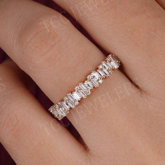 0.61 CT Vintage Baguette & Round Shape Moissanite Band