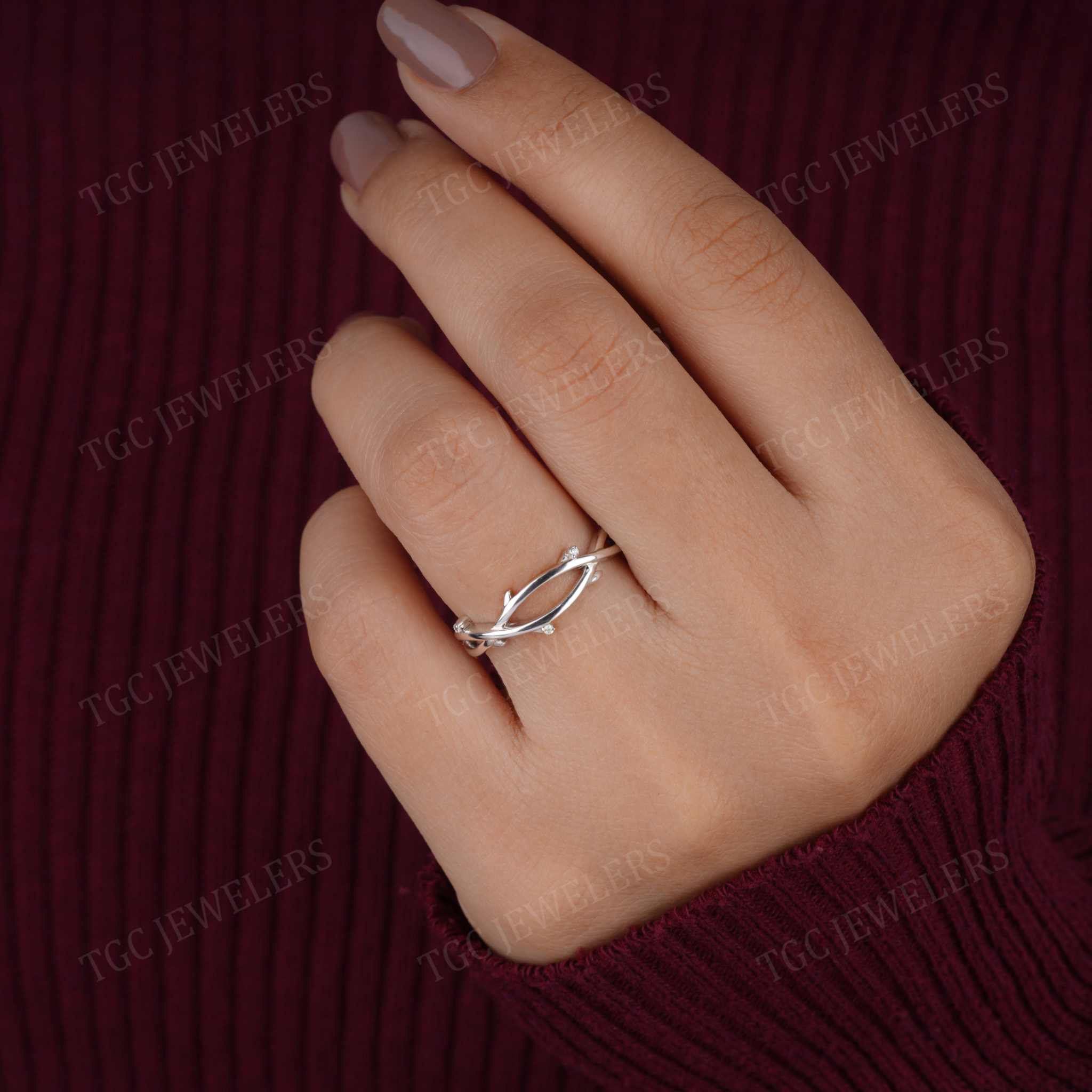 Vintage Style Round Shape Twist Twig Moissanite Vine Band