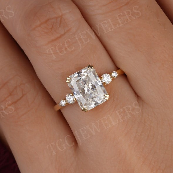 5 Stone Emerald & Round Shape Vintage Set Moissanite Ring