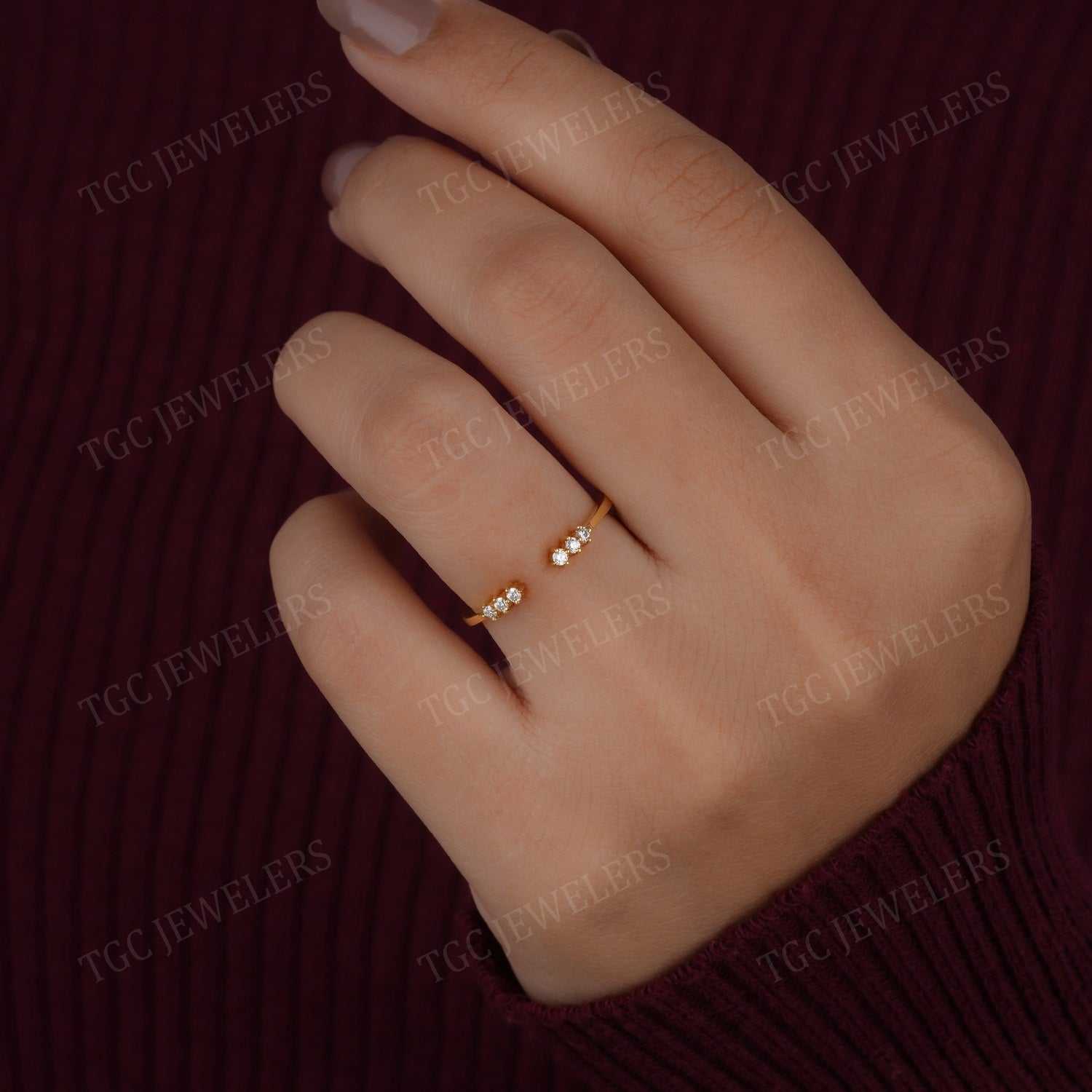 Six Stone Open Gap Bubble Prongs Moissanite Band